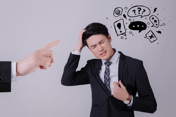 《交警严查酒驾行为，一酒友酒后驾车被拦并被批评教育》 图2