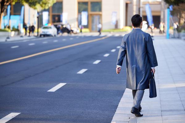 《马路交通事故处理法：法规解读与实践应用》 图2