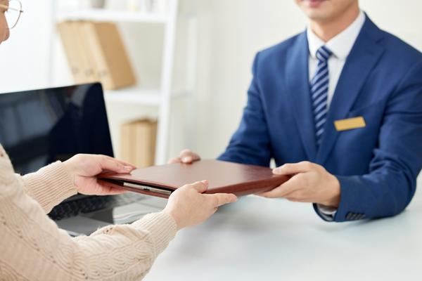 甲乙双方签订合同，甲方享有所述终止权利图1