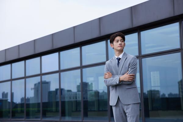 《仲裁老板：揭示职场黑幕》图1
