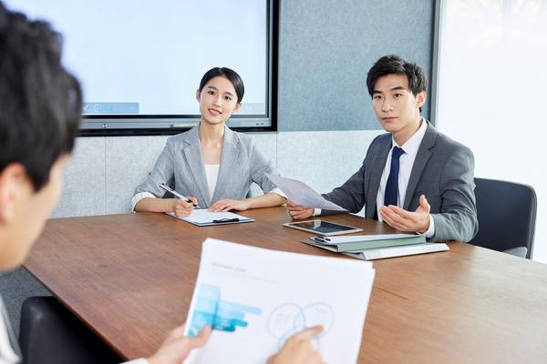 “惊险瞬间：年轻小伙酒后驾车惊魂时刻，高清视频曝光！” 图1