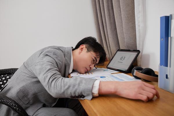 酒驾危害：睡觉后坐在主驾驶座的行为是否可行？图1