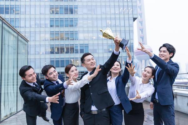 《交通事故处理公司强制员工辞职，引发员工维权潮》图1