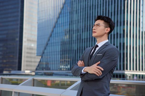 顶包处理交通事故的官方态度是严厉打击，确保道路安全。图1