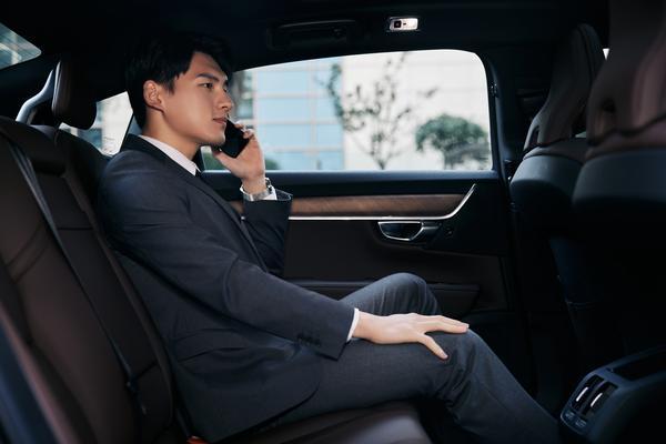 轿车司机酒后驾车，险些酿成大祸图1