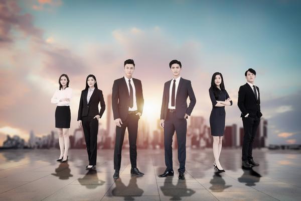 路边行走的交通法规：你知道如何遵守吗？图1