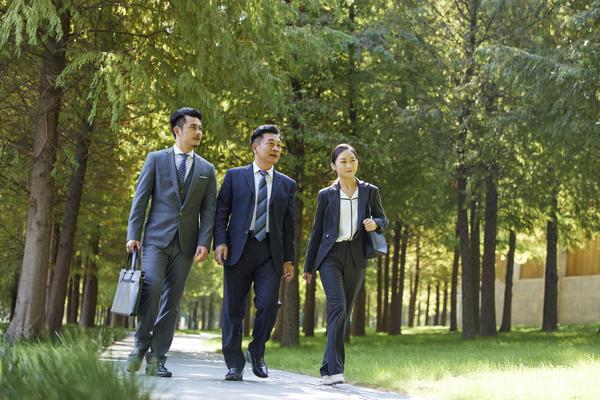 被辞退仲裁期间需要上班吗 图2