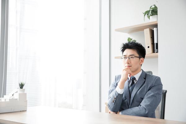 思考交通法规的重要性：保障道路安全与绿色出行图1