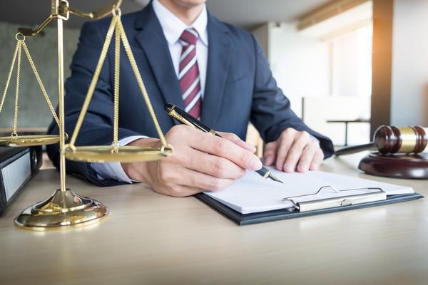 南京交通肇事案律师费用：如何选择合适的律师为您代理案件？ 图1