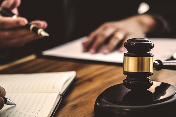 《交通事故责任划分比例探讨：如何公平分配责任》图1