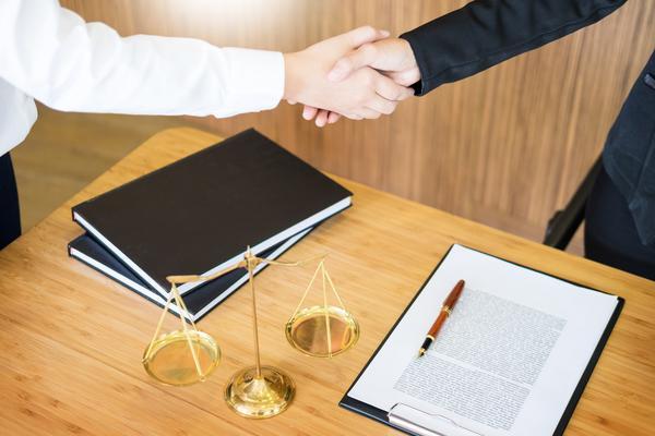 交通肇事罪的刑事与民事责任优先顺序探讨|司法实践分析 图1