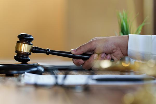 交通肇事：如何界定刑事责任与民事赔偿责任？ 图1