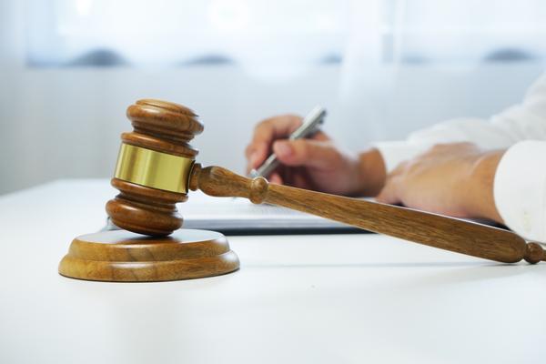 曾丁海因交通肇事而被判刑图1