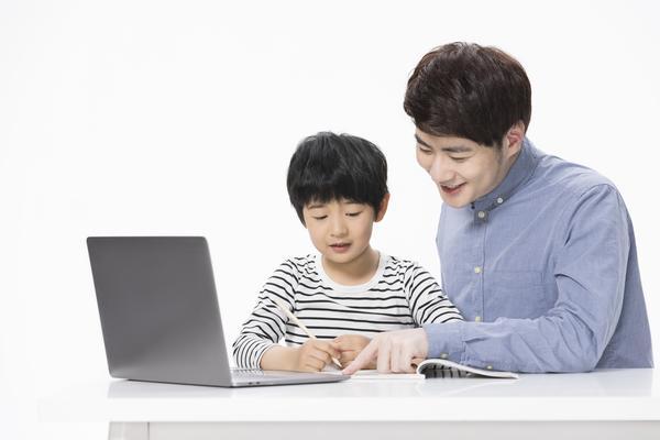 《母亲意外交通事故，母女三人受伤送医，网友纷纷表示关切》 图2