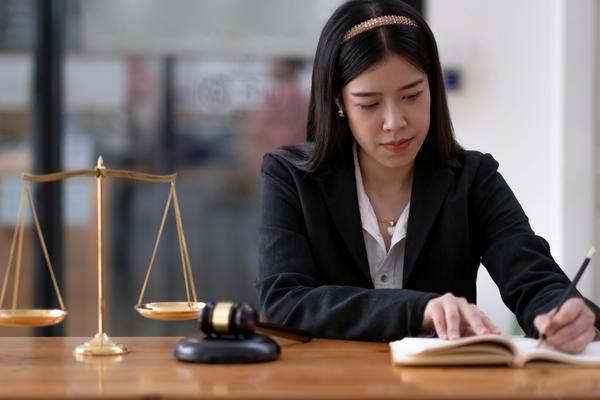 交通肇事律师价格：如何选择合适的律师为您代理案件？ 图1