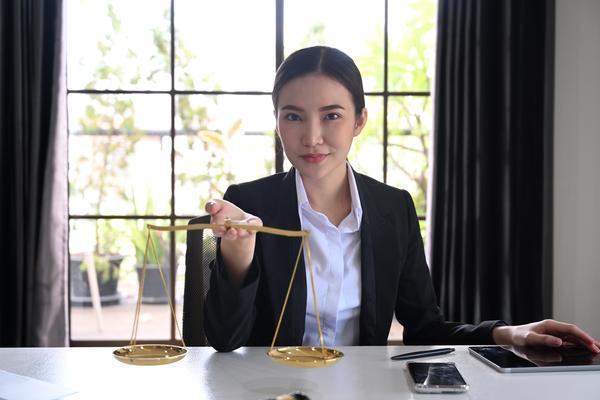 交通事故律师咨询：法律解析与实务操作指南 图1