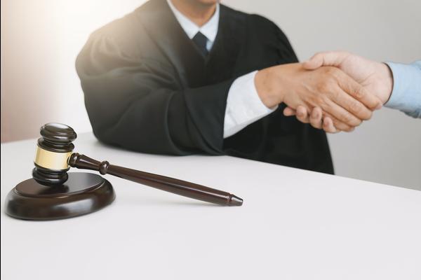 扣留债权人合法吗？交通事故处理中的权利与义务界定 图1